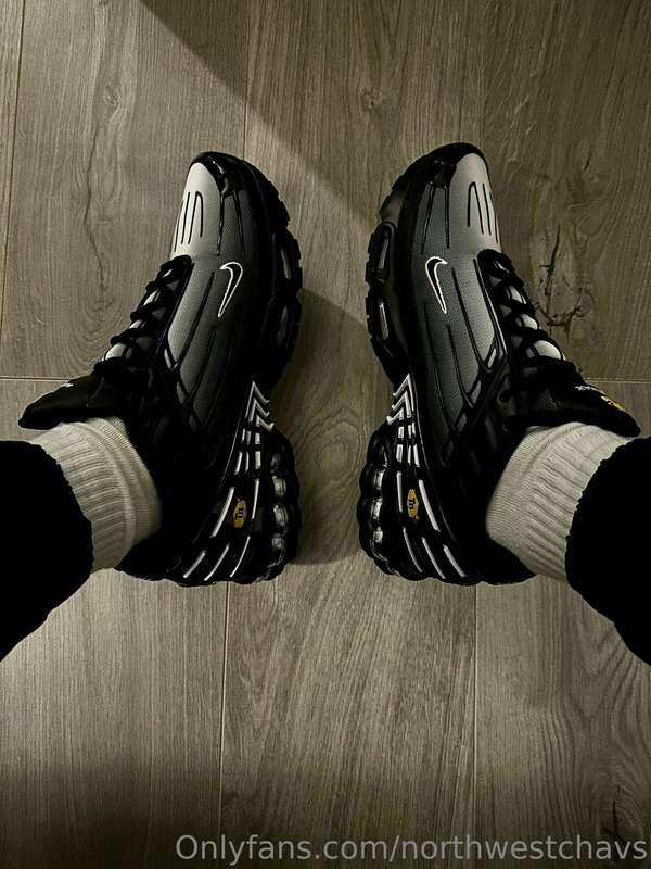 One for you trainer lovers 
Get them cleaned 👅