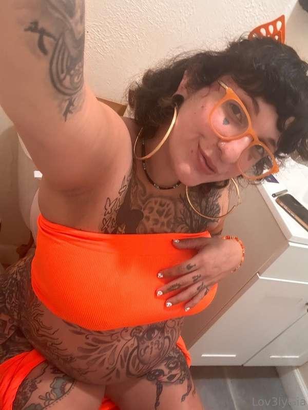 I shaved my pussy lol 😝 38 wks and still capable, who wanna ..