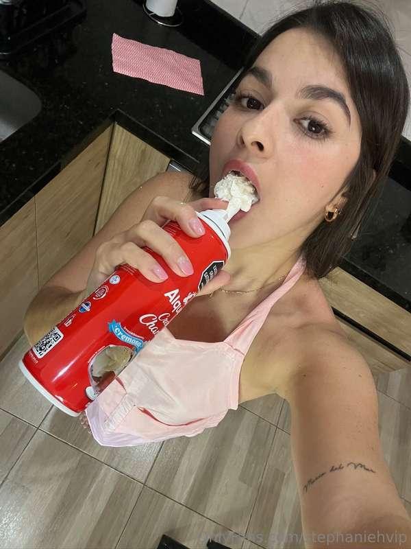 I can pure more than only this whipped cream in my mouth 😉