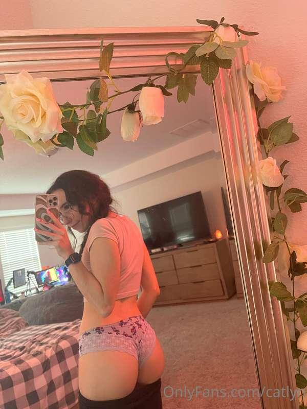 hi, here’s my butt 🥰