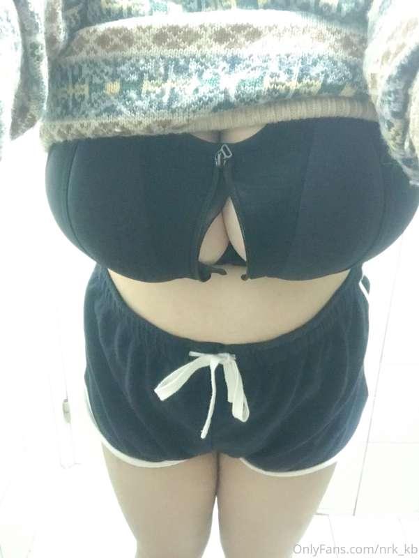 運動內衣照加側乳