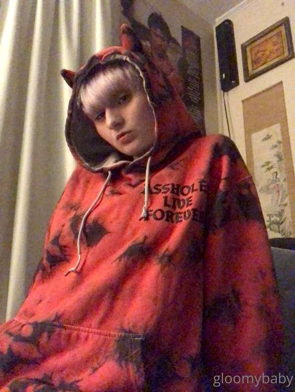 your sleepy stoner gf …