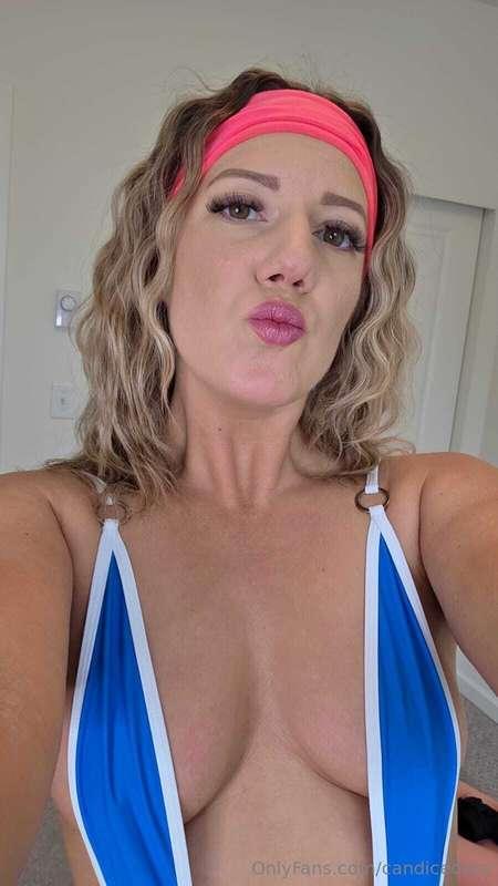 45 MINUTES til I'm LIVE! Make sure to get in on the presale!..