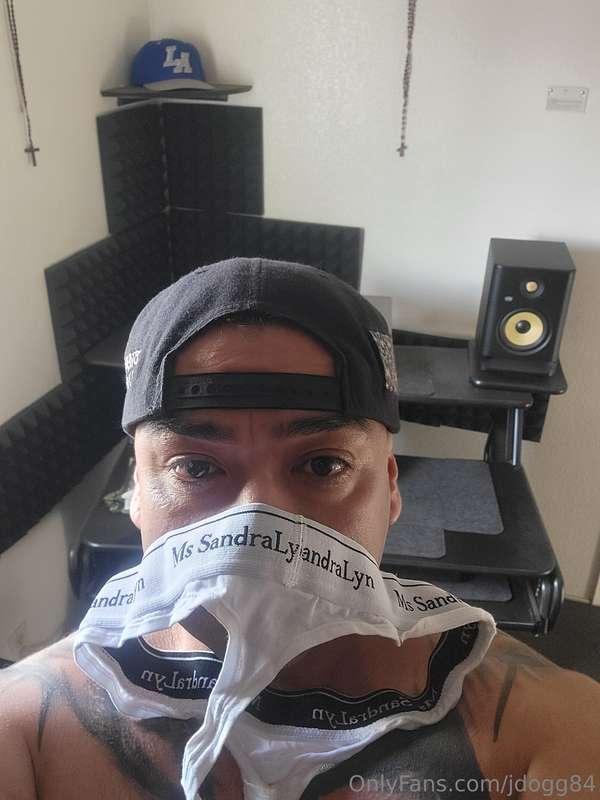 I forgot I had a thong sent from @mssandralyn!! They smell 🔥..