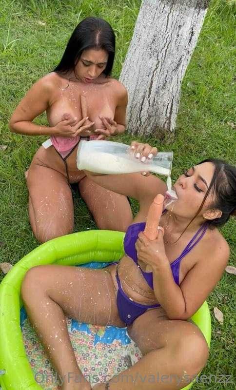 Jugamos con nuestros DILDOS y nos BAÑAMOS en leche terminamo..