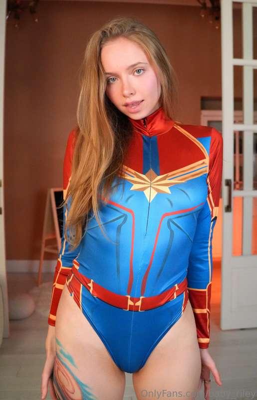 I catch compliments like a superhero catches villains 💘💘💘