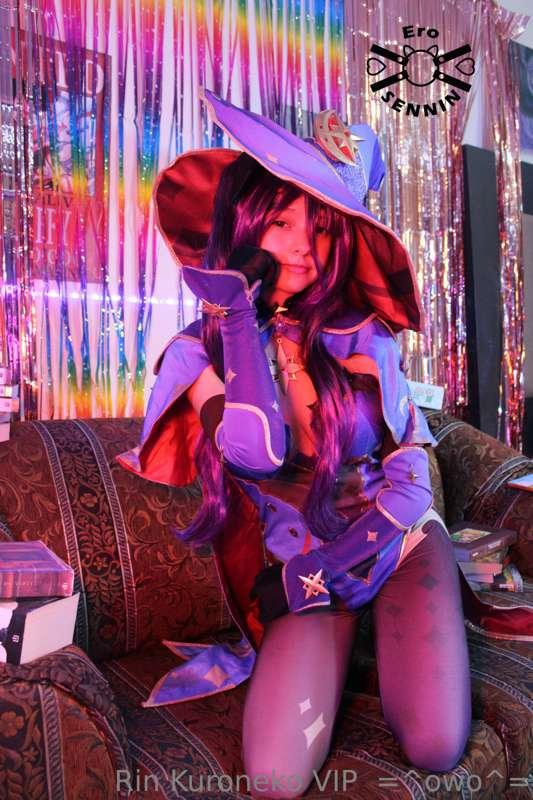 amigos me llego un nuevo cosplay de mona brujita madoka magi..