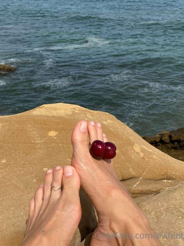 The sweet life of my feet 😋