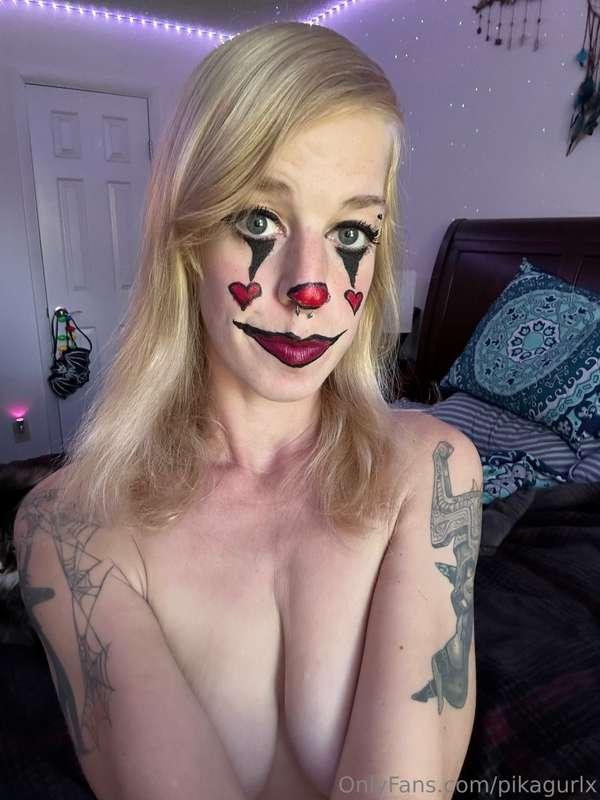 Clowning around 🖤✨