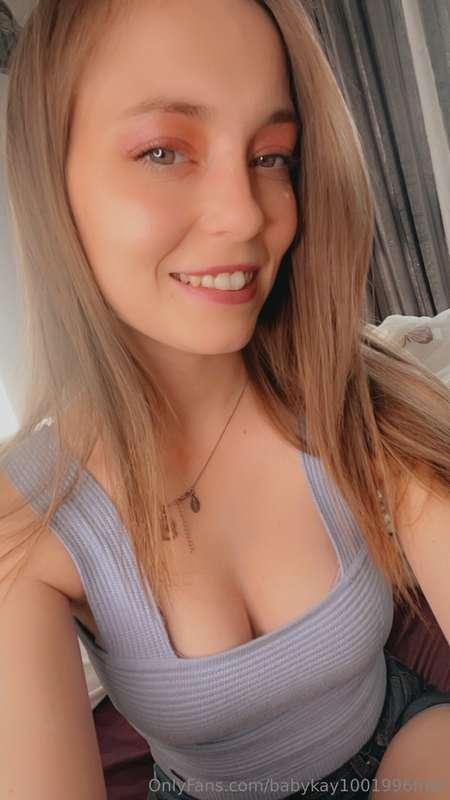 Make sure if you want to see my naughty content you sub to @..