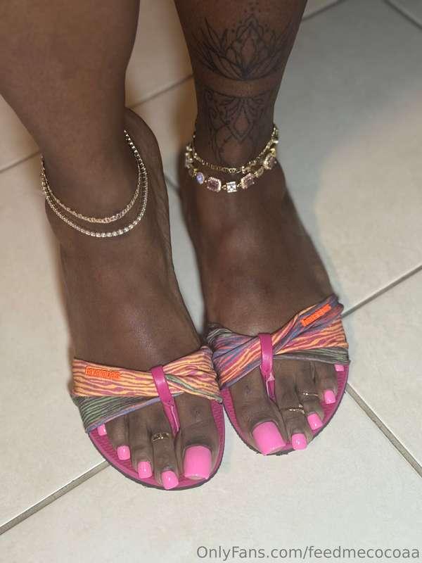 Pretty sandals my fave foot boy got me. 