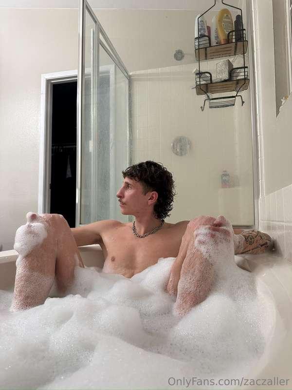 tip $25 under this post and i'll send you 3 cum videos 😈