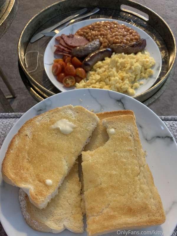 My amazing breakfast this morning! Off camera was a large St..