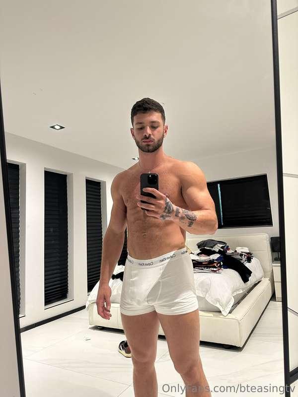 I woke up way too horny 😏Ended up just getting naked and jer..