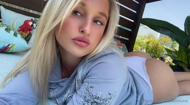 morning smoke sesh🌬️ goodmorning babes💙💙