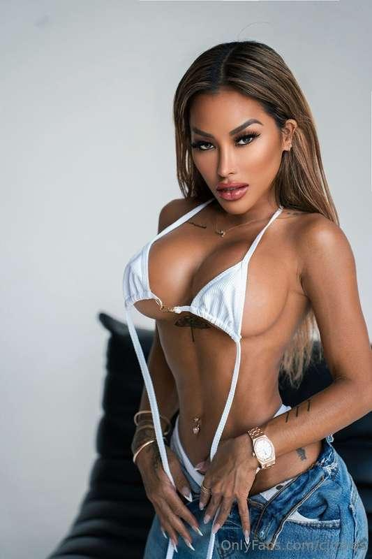 oh babe, you can scroll… but you won’t forget me 💋