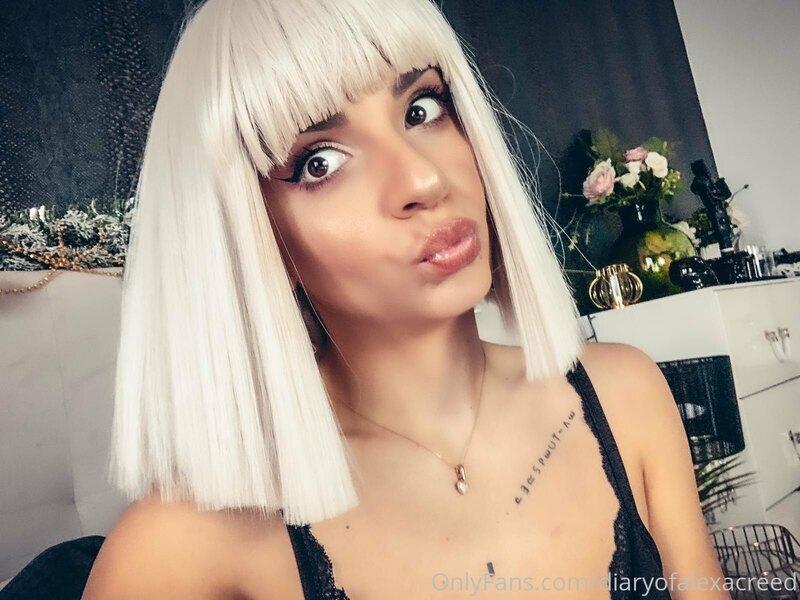 Surprise, I’m blonde again. How is your Sunday?