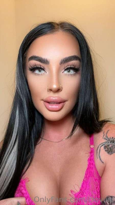More sexy face content coming in a couple weeks 🥵💦