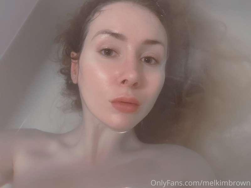 Eurythmics and jazz in the bath! 🎵 I’m scared I’m gonna drop..