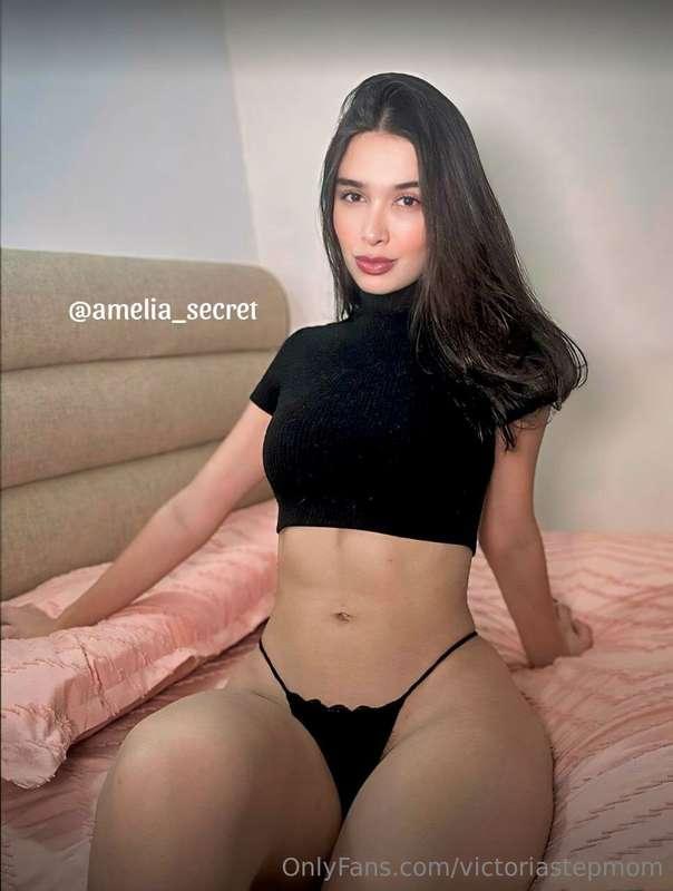 💋@amelia_secret 💋 I am a princess but I love to see your cum..