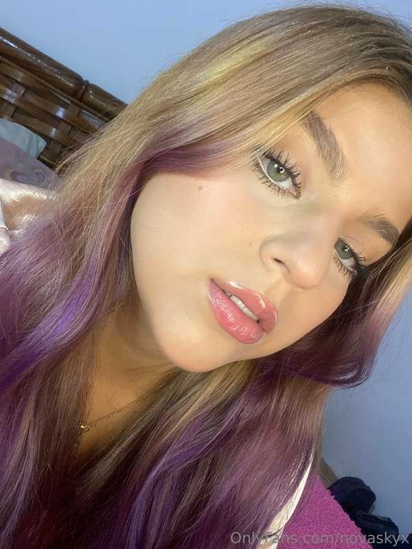 Would you give me a kiss? 💋💋