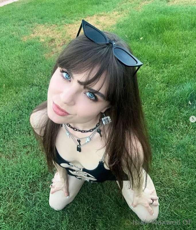 This tiny slut is married but came over to mine because her ..