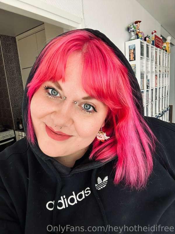 Pink is back. 😛💗 Maksulliselle tilille tulee pian uutta vide..