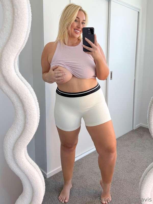 Are thick girls with big boobs yay or nay? 💋