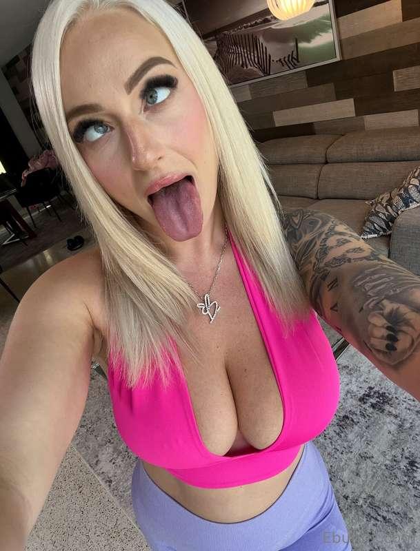 👅