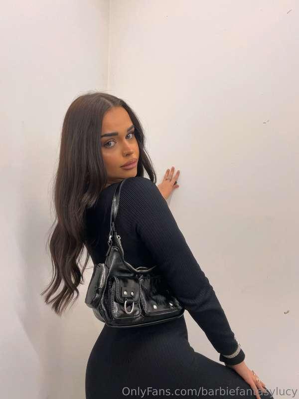 ## Im thinking in go for some drinks!!! how do i look? 😍