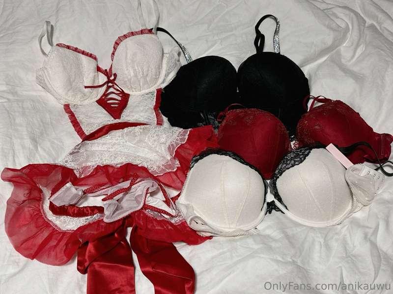 so many options... ( ꈍᴗꈍ ) maybe I should put on a little sh..