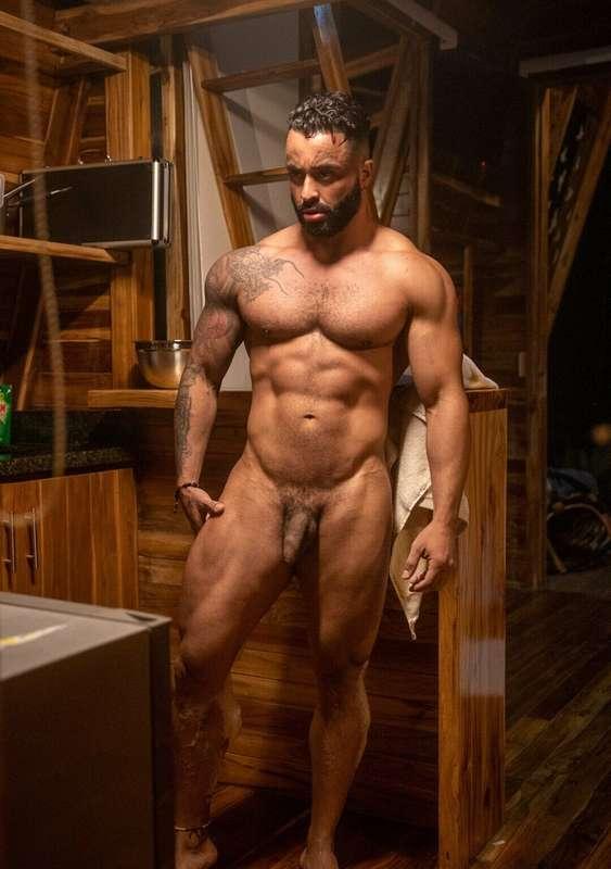 Colombian macho Cristian Gil @thebootyspartan naked!