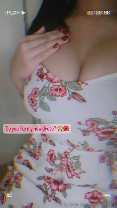 Showing you my new floral dress that i just bought while bei..