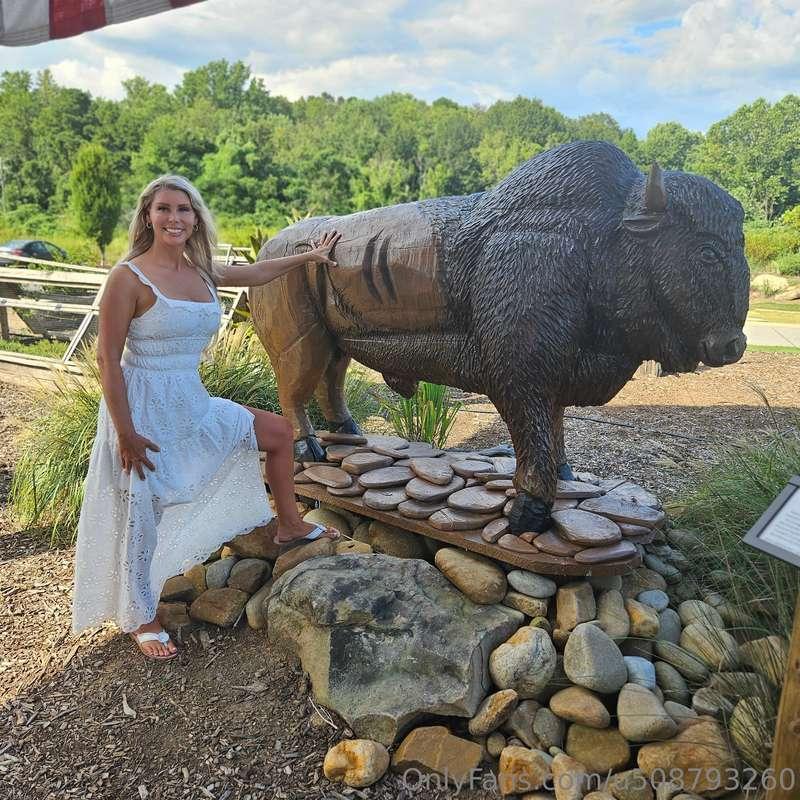 He’s got horns, I’ve got curves. Name a more iconic duo 😂🐃"