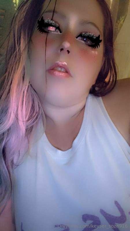 This sexy babygirl needs daddy's hands! @novamoney21