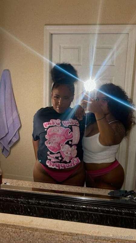 @ariellhamilton 

Sub to my bestie 3$ now next 10 subs free ..
