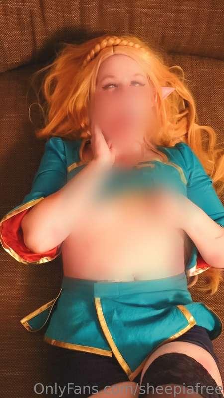 While I was shooting the Zelda pictures a few days ago, I no..