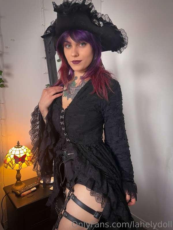 Pirate gf at your service 😘