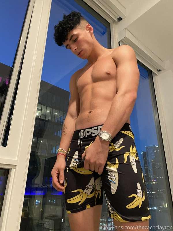 wanna see me strip out of the PSD🥵 bare ass and pubes OUT💦