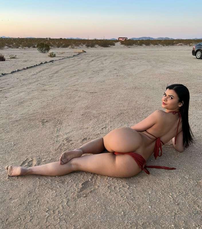 come get this ass wet w ur tongue 👅