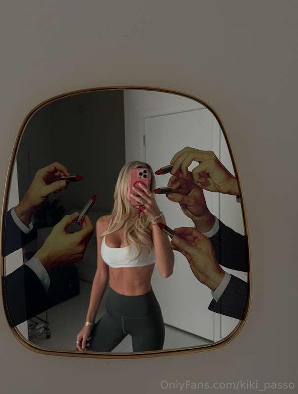 LOVE a cutie selfie!! 💕🤗Send me your best selfie in my DM!Bu..