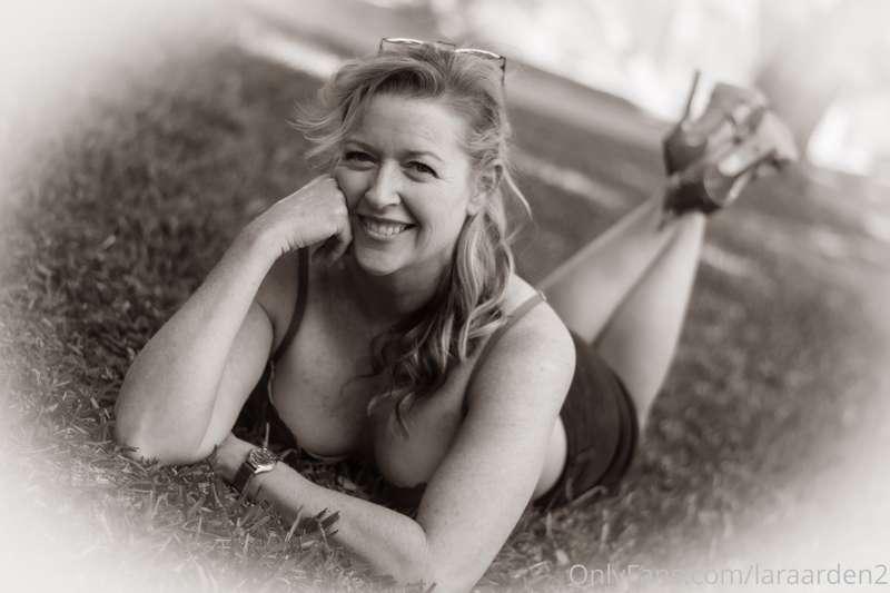 What colour bra am I wearing?🤔🤓😄