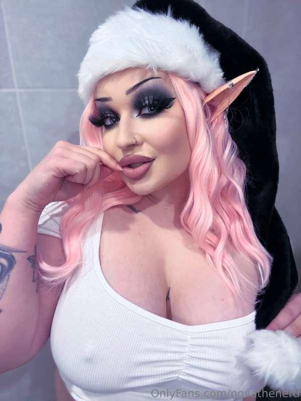 Wet T-Shirt contest - Elf Edition! Swipe to see the end resu..