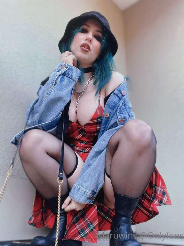 My cute lil' plaid outfit~ I'll be sending this PPV out toda..