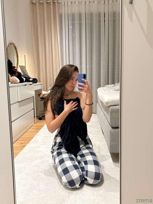 schläfst du mit oder ohne pyjama?😌