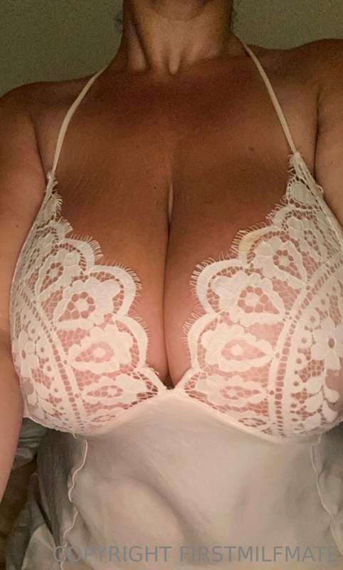 TITTY TUESDAY
xoxo🤍🤍