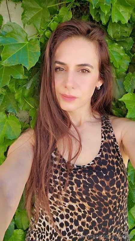 I love playing in my garde🌳🍃🏡