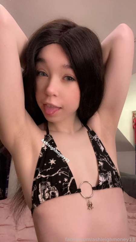 Goth girl showing you her pits in her bikini, what do you say? 😉🖤


#skinny #petite #armpits #pits #bikini #goth #gothgirl 