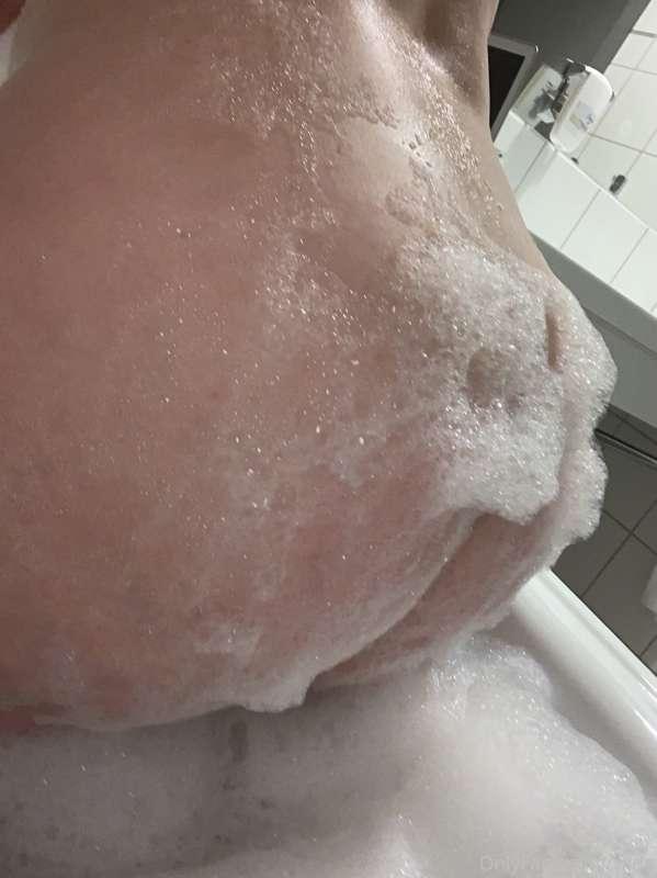 My butt is wet 😉 Wanna come and join me?