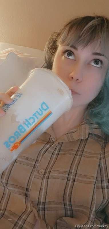 I got dutch bros for the first time tooodaay! Peppermint :3